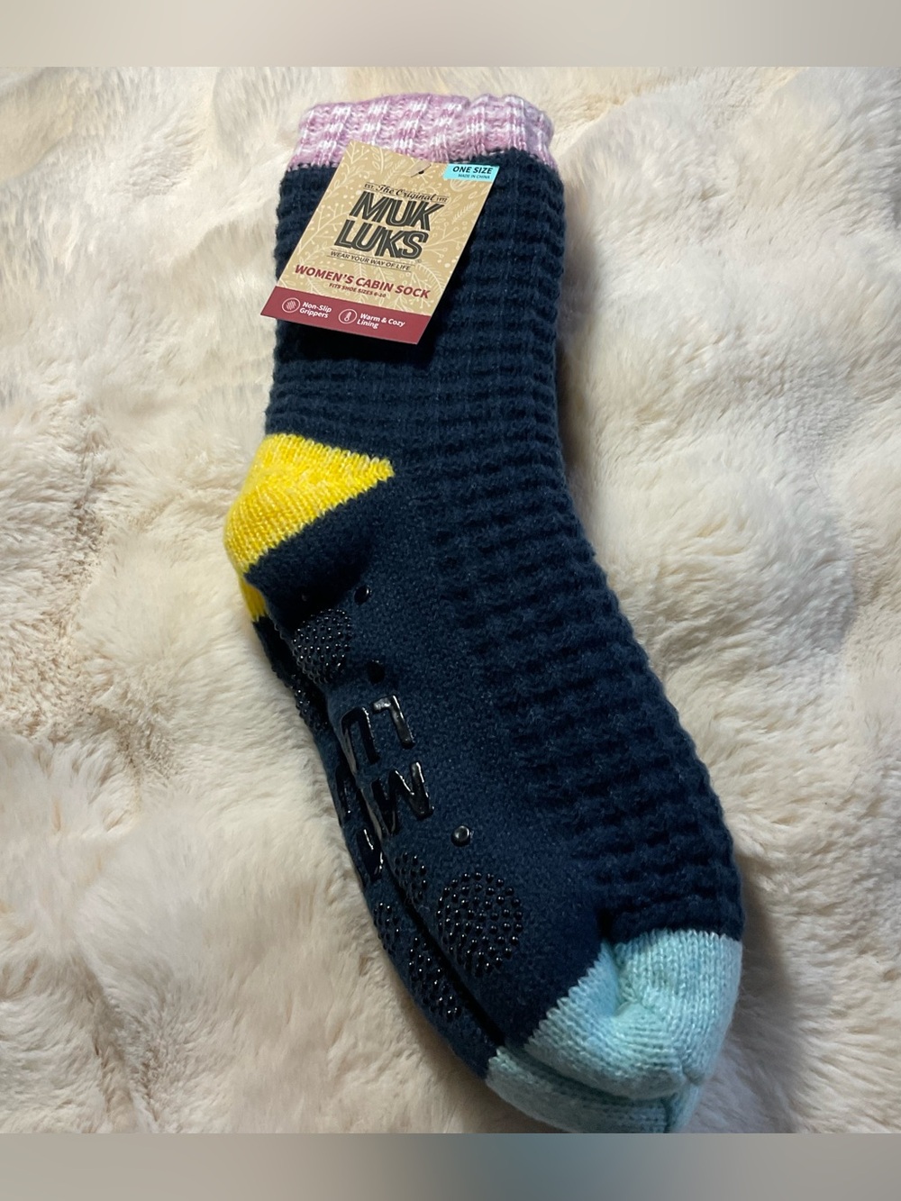 NWT Muk Luks Women’s Cabin Socks w/ non-slip grips on bottom, fleece lined!